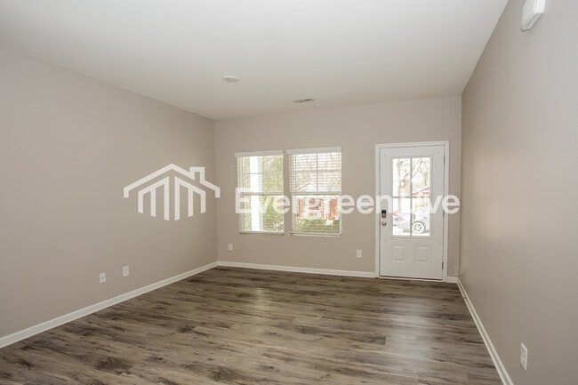 Building Photo - 331 Bell St