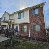 Building Photo - 2-Bedroom, 1 Bathroom Condo with New Laminate Flooring Throughout The Main Living Area, Kitchen w...