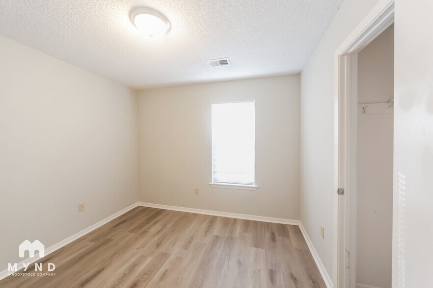 Building Photo - 7260 Northbrook Dr