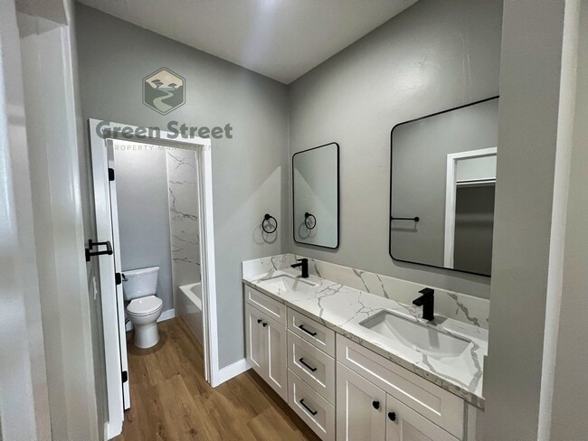 Building Photo - 2410 Albatross St