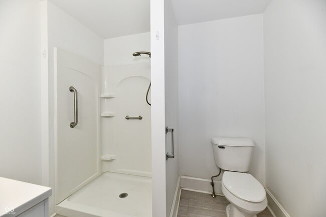 Building Photo - 852 N Rural St