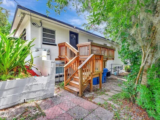 Building Photo - Bluelake Unit 3