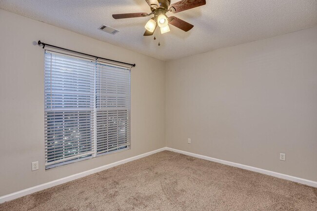 Building Photo - 4318 Sanderling Dr