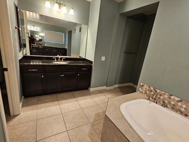 Building Photo - Spacious 4584 sq ft Home in Adora Trails!