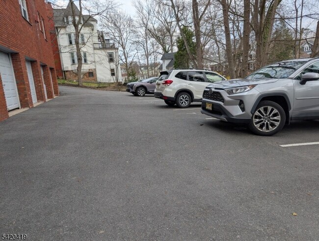 Building Photo - 48 Mt Kemble Ave