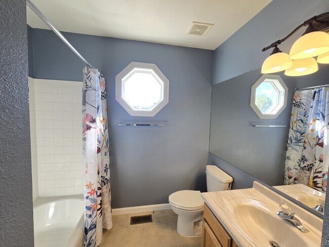 Building Photo - 4280 Solarglen Dr