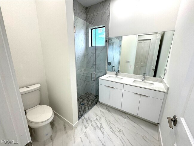 Building Photo - 1247 Kismet Pkwy W