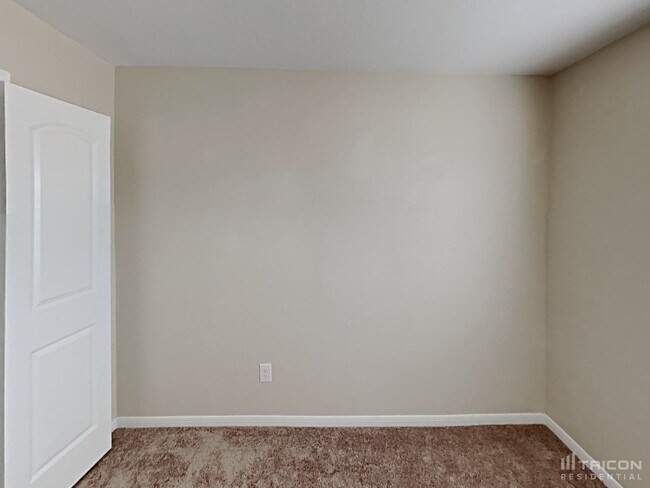 Building Photo - 425 Palomino Stand Dr