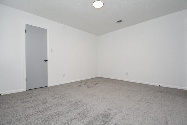 Building Photo - 15814 Winding Moss Dr