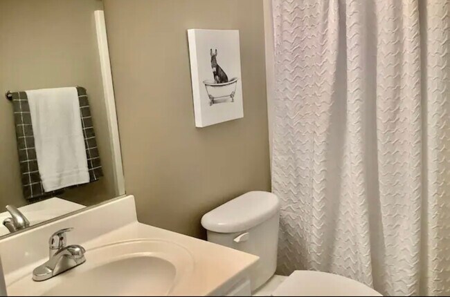 Bathroom - 560 Morgan St NE