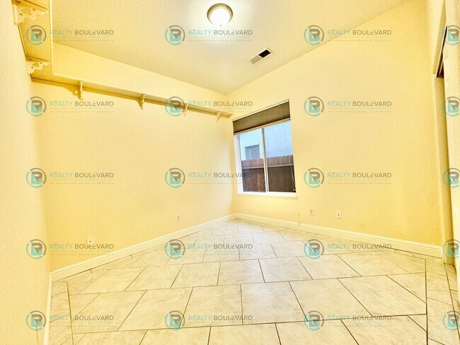 Building Photo - Beautiful 3 Bedroom, 2Bath, 3 Car Garage home in South Reno With Large Back Yard and Hot Tub!