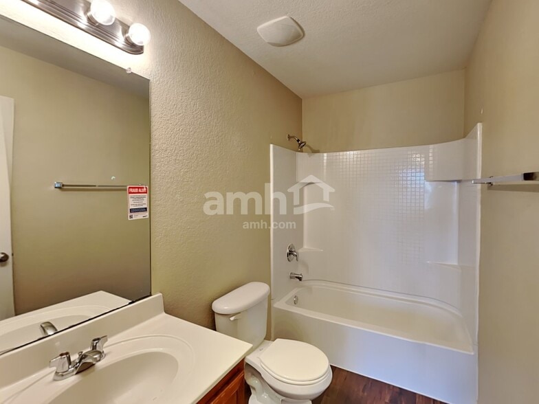 Building Photo - 9829 Sparrow Hawk Ln