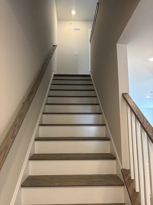 Building Photo - 101 Abramo Victor Dr