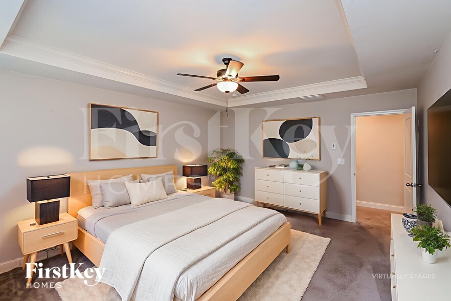 Building Photo - 9147 Marion Oaks Dr