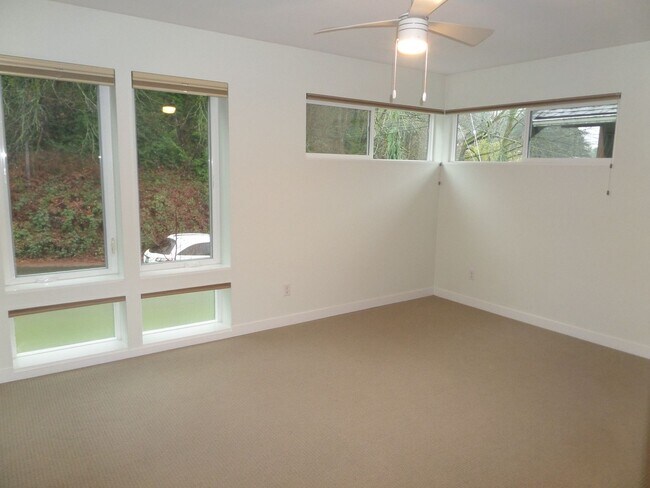 Building Photo - Immaculate and LARGE 4-Bedroom Home in Unb...