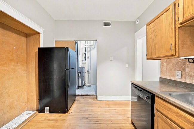 Building Photo - 4930 N Monticello Ave
