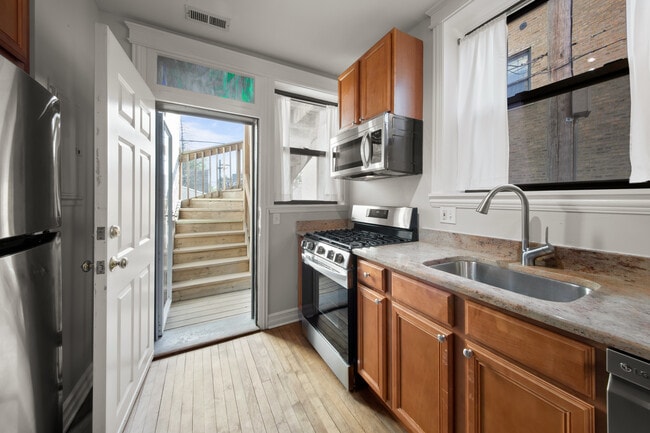 Building Photo - 2211 W Winona St