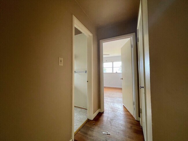 Building Photo - Texas-Style Charm and Comfort – 3-Bed, 2-B...