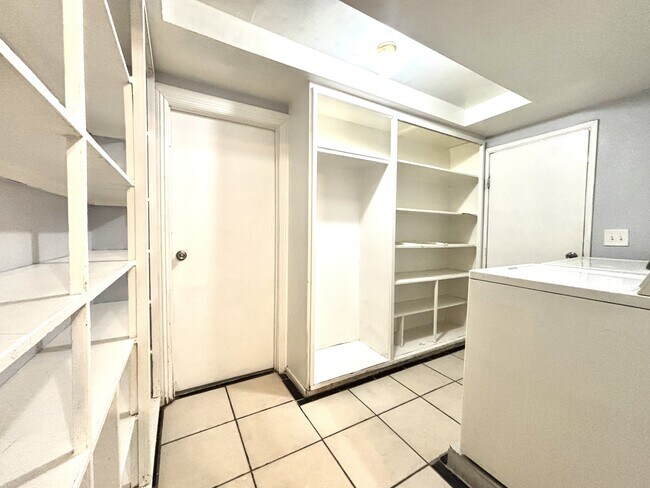 Building Photo - 1100 Saylor Way