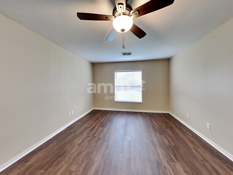 Building Photo - 6451 NW Halibut St