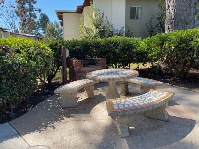Building Photo - Peaceful Coastal Living in Encinitas