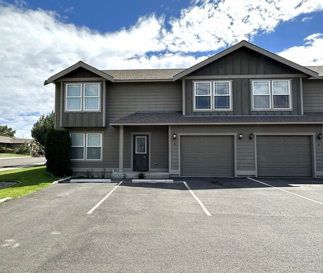 Building Photo - 2100 N Chestnut St