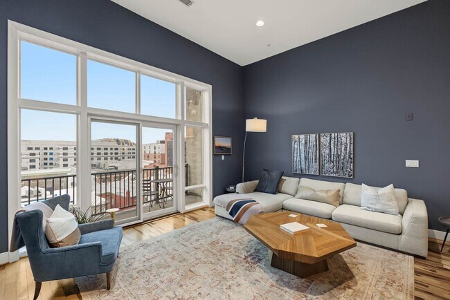 Building Photo - U St Penthouse