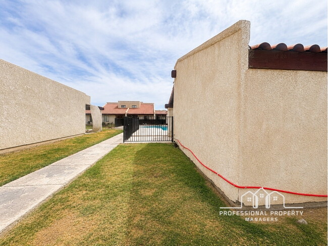 Building Photo - 2-bedroom, 2-bathroom home in Casitas Del Valle Townhouses