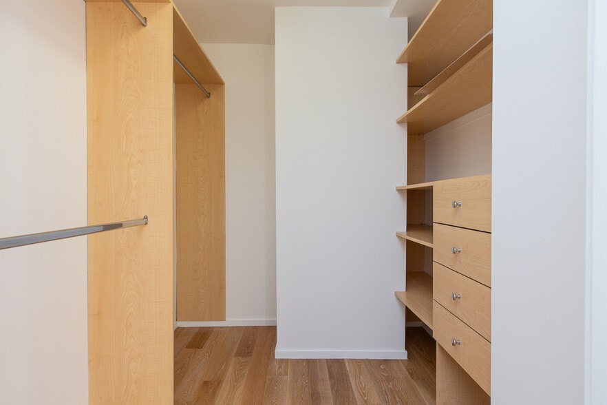 Building Photo - 8639 Whitworth Dr