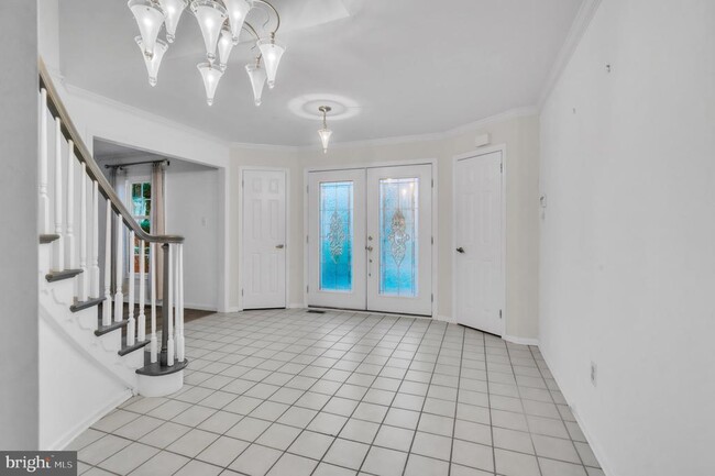 Building Photo - 5 Greenleigh Cir