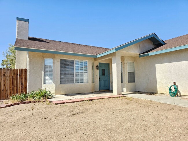 Building Photo - 3 Bed, 2 Bath Home w/ 2-Car Garage – $1700...