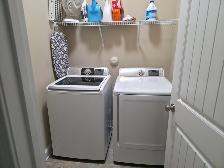 Building Photo - 341 Belvedere Dr