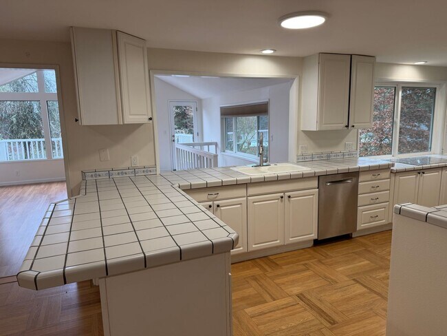 Building Photo - Beautiful 4 bedroom, 3 bathroom home in Eugene!