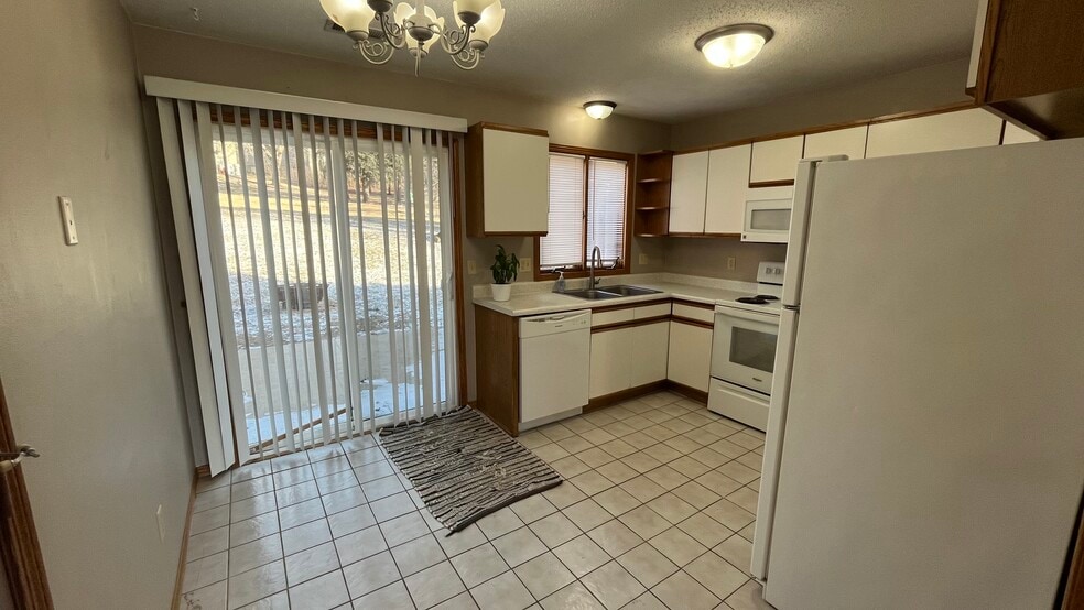 Kitchen/Dining - 2204 S Holt Ave