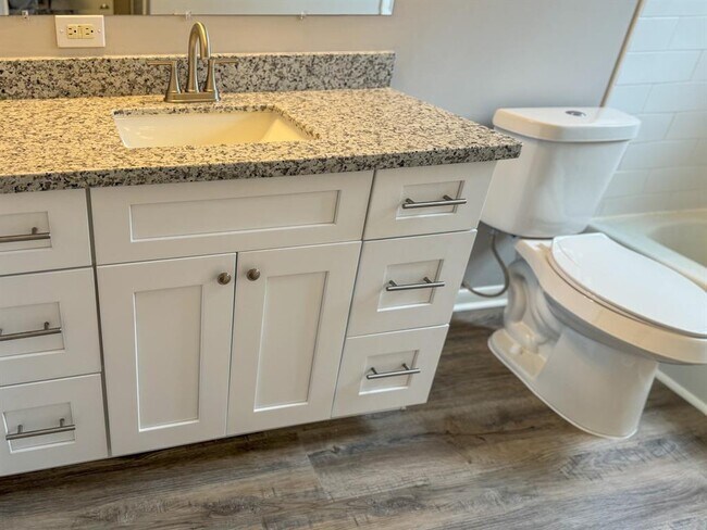 Building Photo - 2101 6th St N