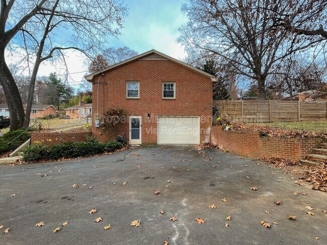 Building Photo - 1508 Chesley Pl