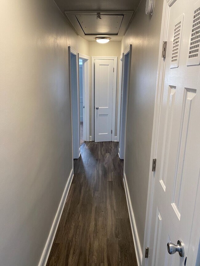 Building Photo - Just Renovated w/ large yard