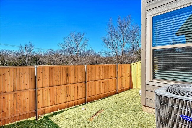 Building Photo - 1219 Bells Dr