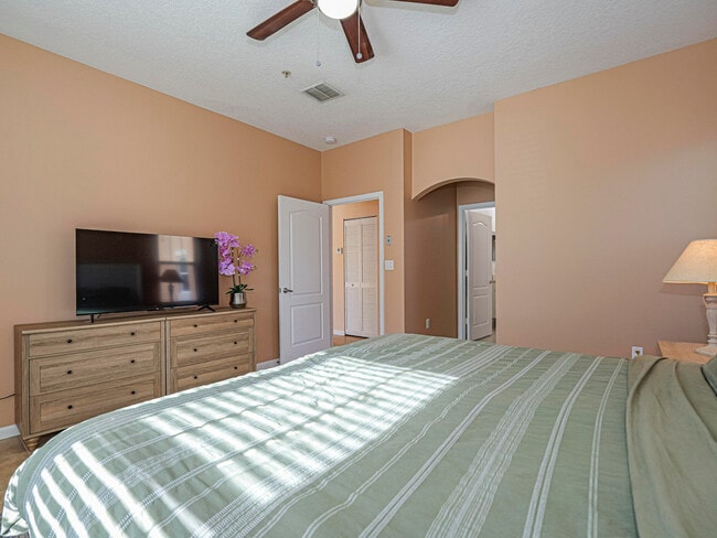 Building Photo - 5020 Fairways Cir