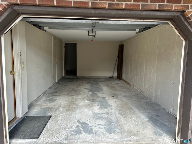 Building Photo - 329 Scott Rd