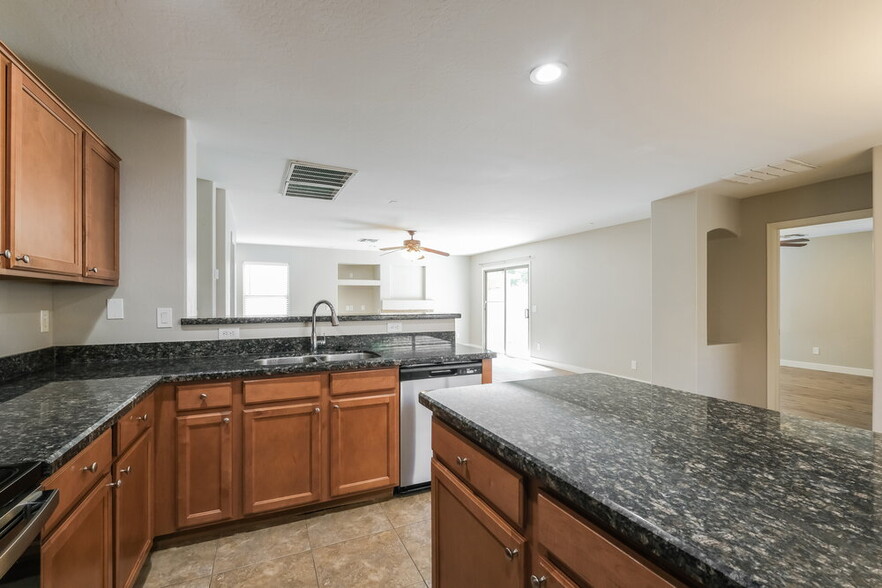 Building Photo - 2029 W Allens Peak Dr