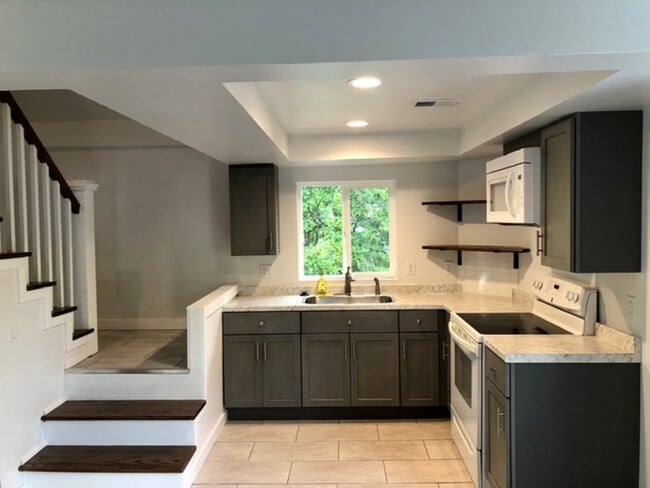 Building Photo - 410 Olive St