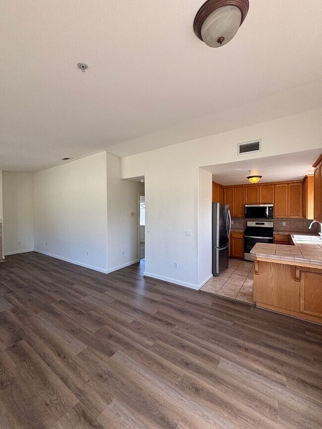 Building Photo - P32000