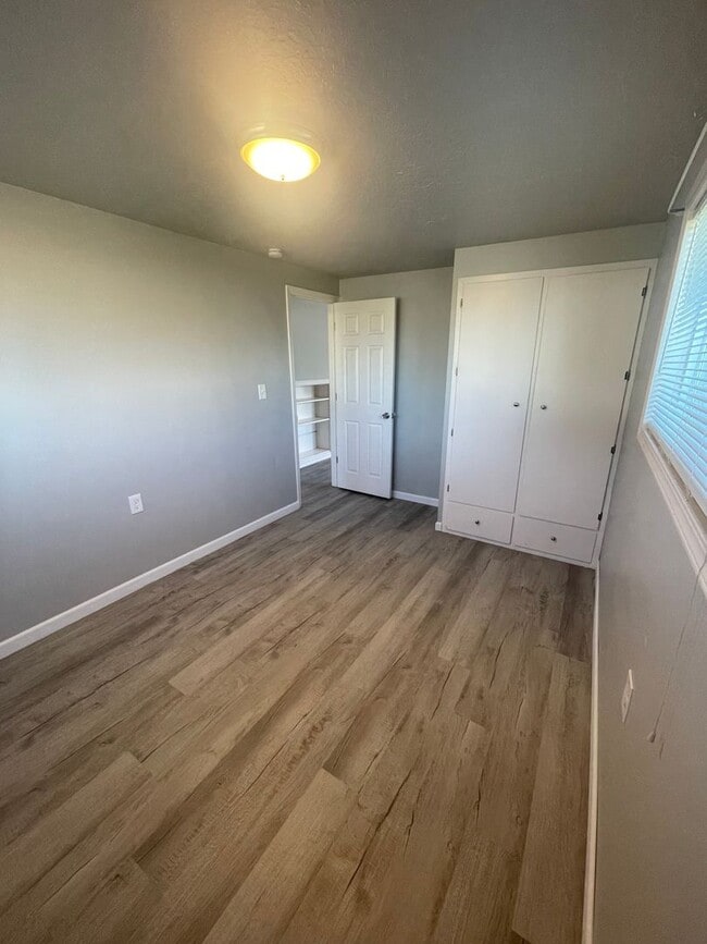 Building Photo - Conveniently located two bedroom home with fresh updates!