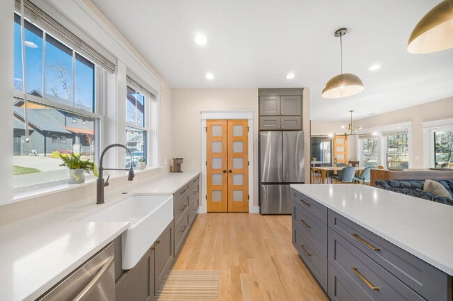 Building Photo - Fully Furnished | Asheville Area
