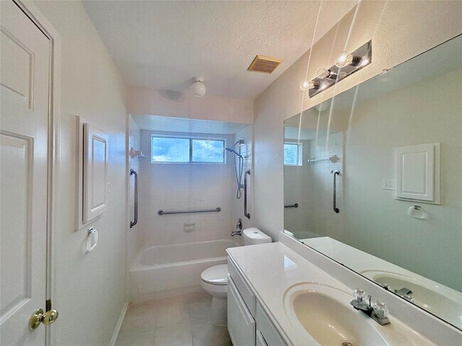 Building Photo - 2519 Silver Meadow Dr