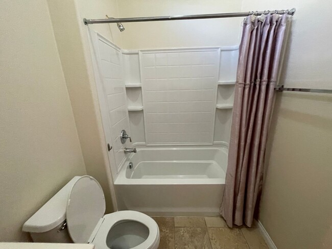 Building Photo - Apple Valley-Del Web Home, 2 Bedrooms,2 Ba...