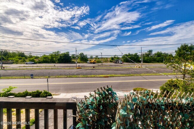 Building Photo - 450 Beachway Ave