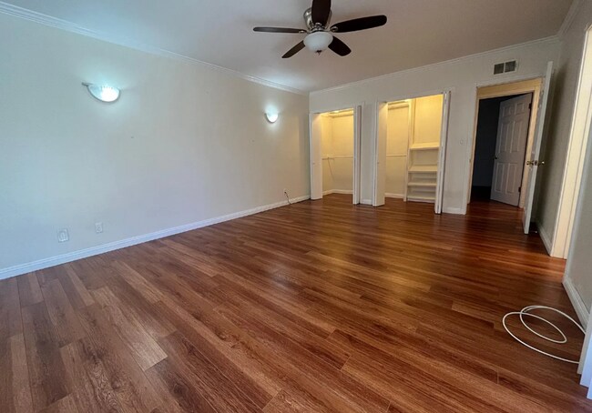 Building Photo - 3 Bedroom 2 Bath- House