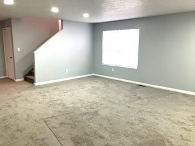 Building Photo - ***Spacious DREAM HOME w/Fresh Paint New A...